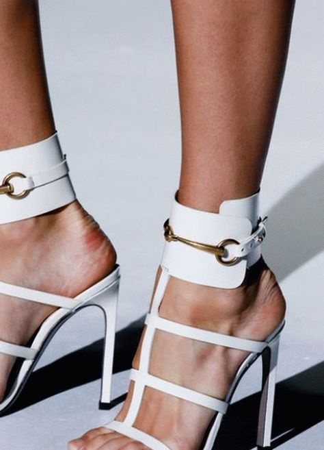 bellissimi sandali bianchi