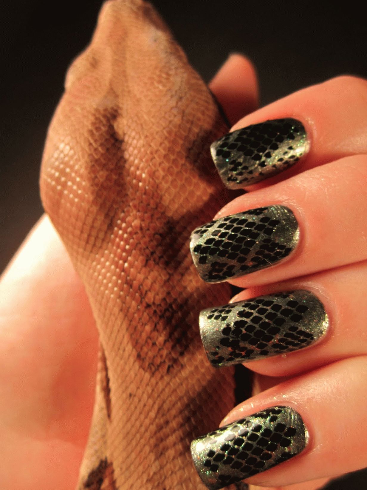 manicure pelle di serpente