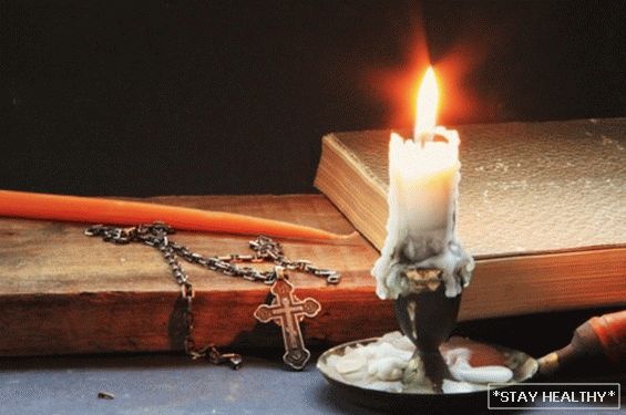 Pulire un appartamento o una casa con una candela della chiesa: sbarazzarsi di energia negativa da soli
