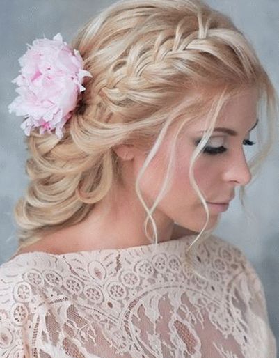 acconciature della sposa su capelli medi