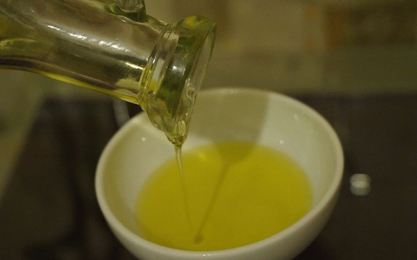 maschera per capelli con olio d'oliva a casa