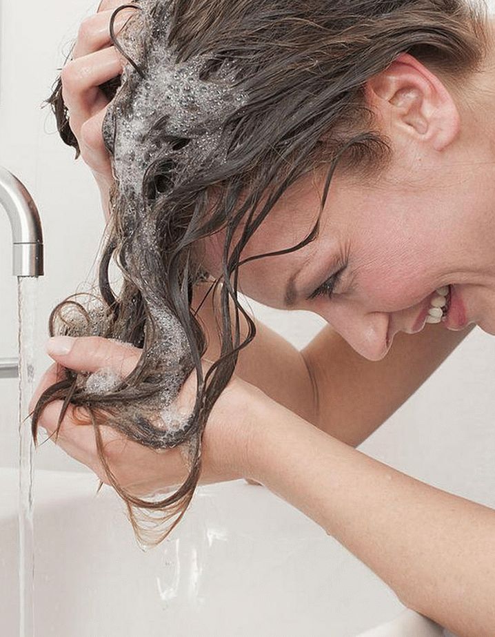 come rafforzare i capelli dalla caduta dei capelli a casa
